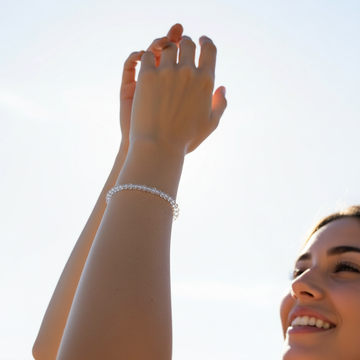 水晶手鏈白色背景
